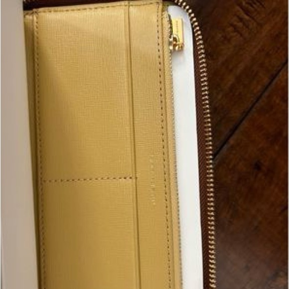***NEW*** TORY BURCH- ROBINSON ZIP CONTINENTAL WALLET - Picture 6 of 8